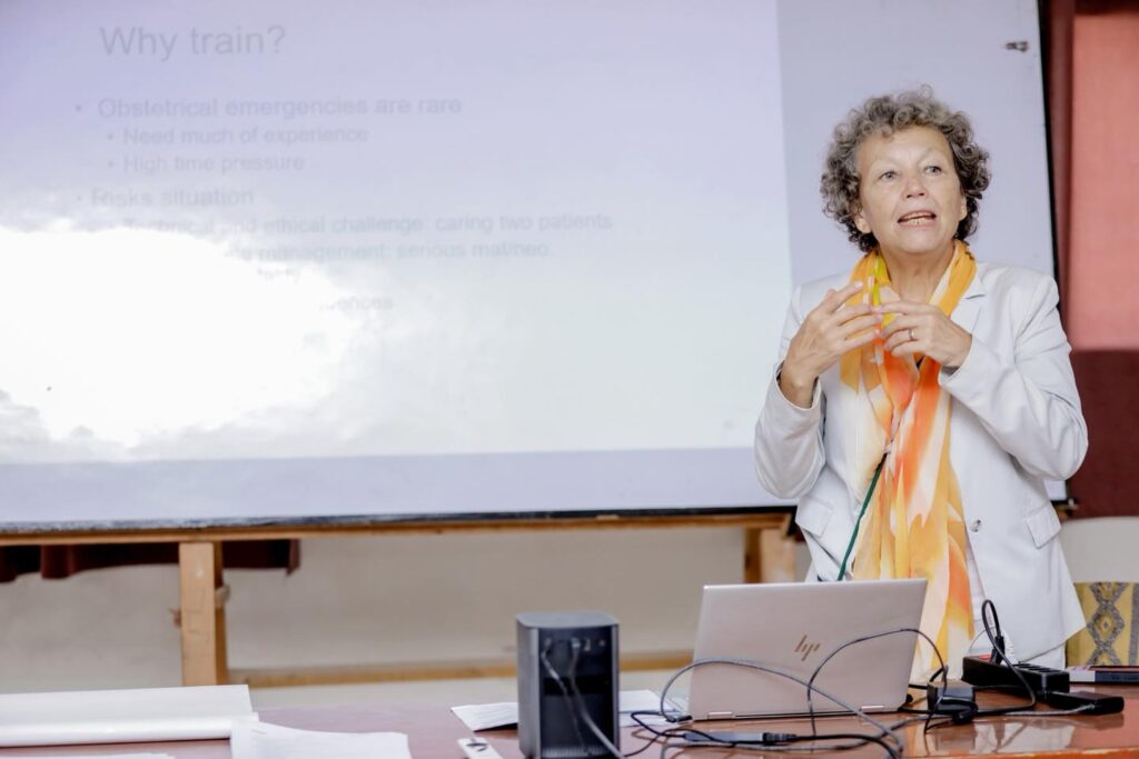 A trainer from Universitätsspital Basel presents "Why train?" on obstetric emergencies